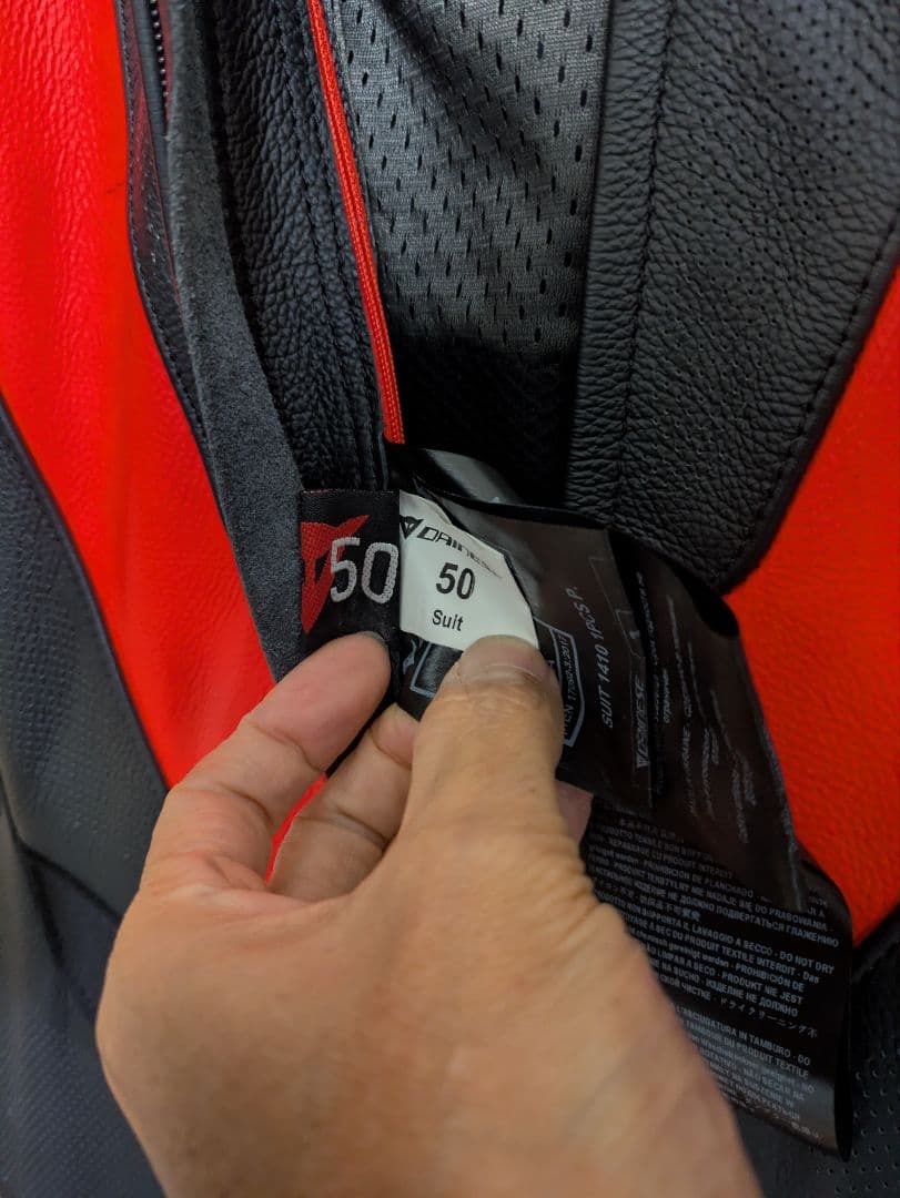 けびん　ダイネーゼ　LAGUNA SECA 5　レーシングスーツ