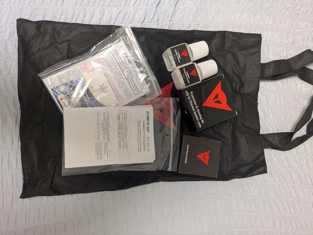 けびん　ダイネーゼ　LAGUNA SECA 5　レーシングスーツ