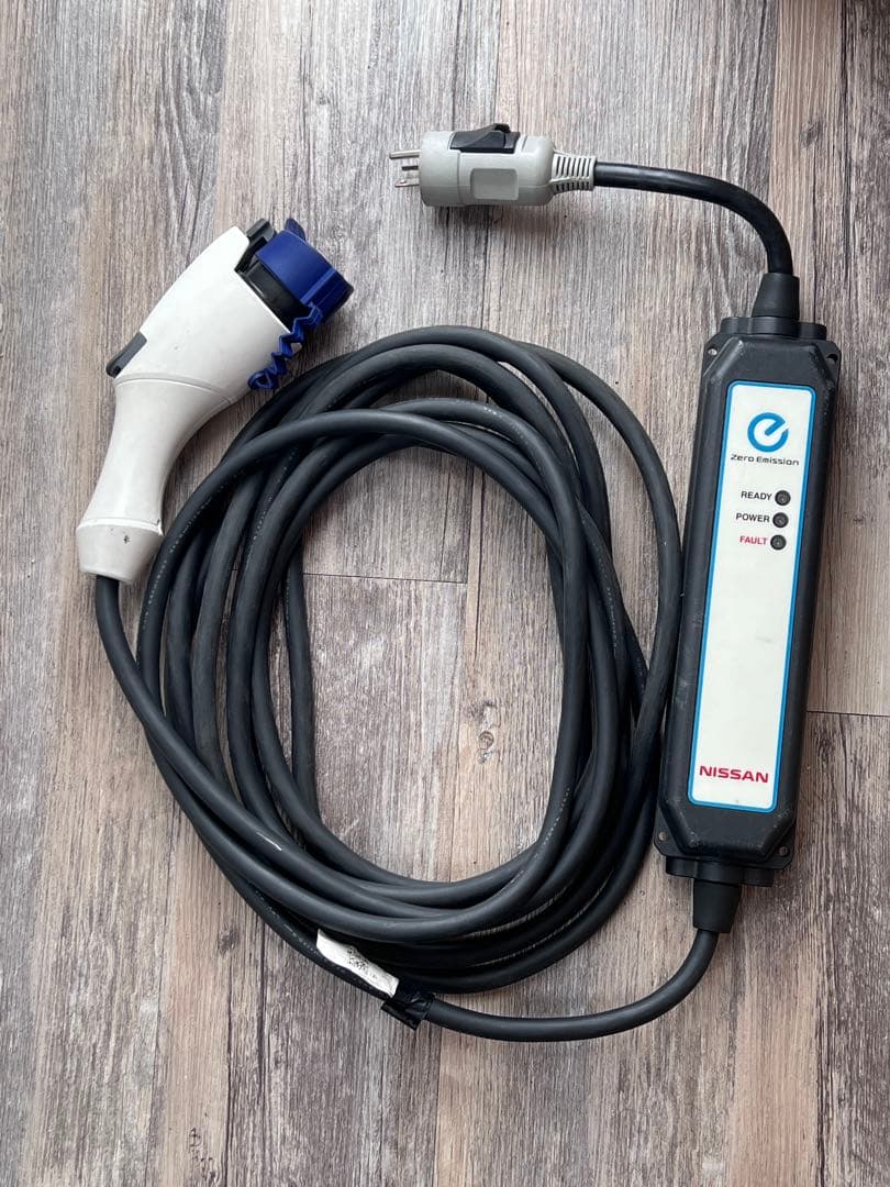 日産リーフ 充電ケーブル