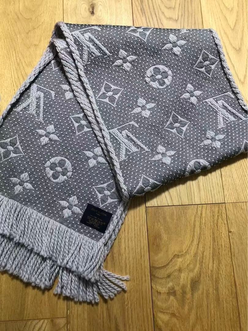 美品　ルイヴィトン　マフラー フリンジ付き　エシャルプ　ロゴ　グレー　シルク混
