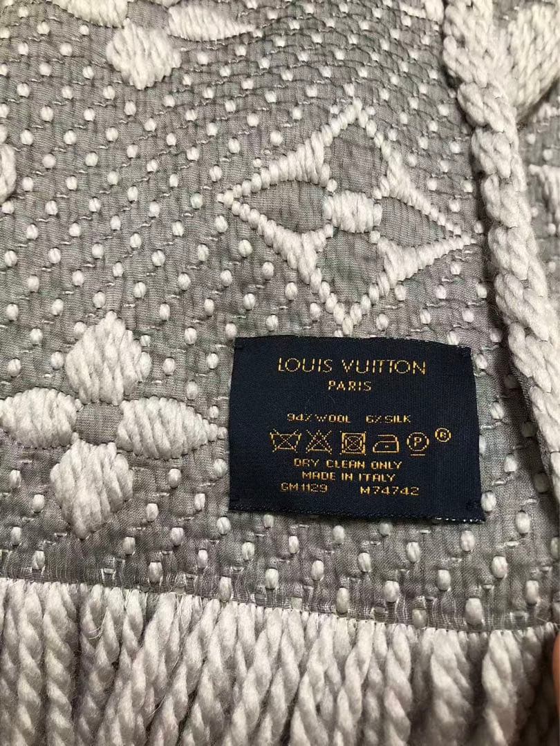 美品　ルイヴィトン　マフラー フリンジ付き　エシャルプ　ロゴ　グレー　シルク混