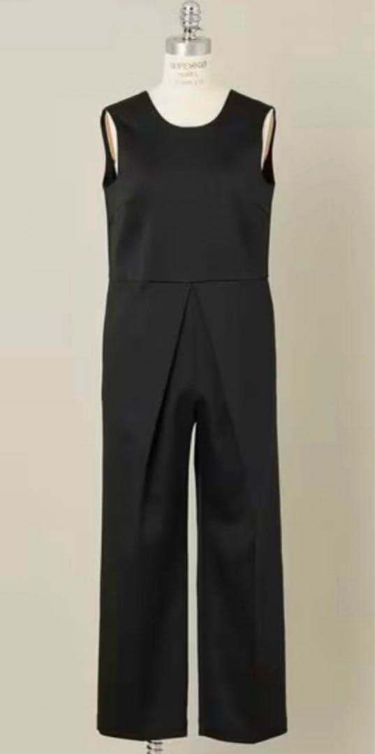 極美品【Conte】辺見えみりディレクション　ノースリーブオールインワン完売　黒