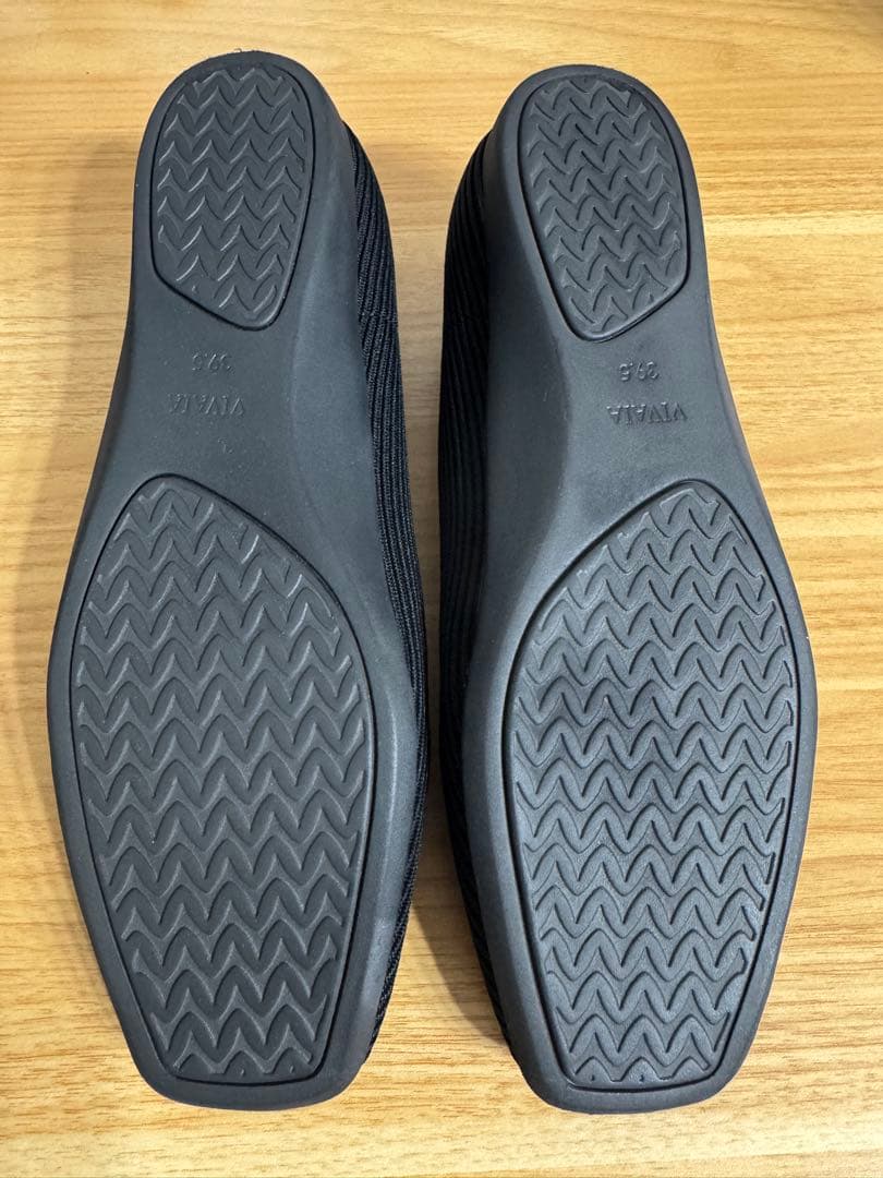 VIVAIA ブラック フラットパンプス