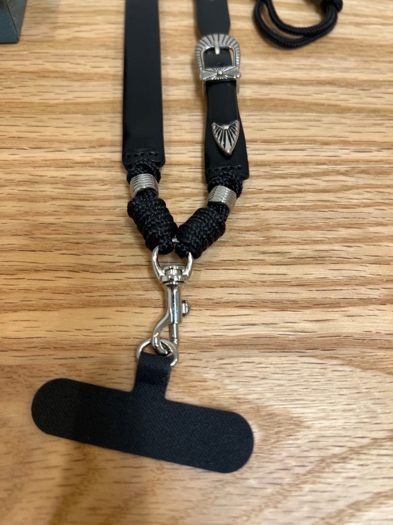 Toga トーガ スマホショルダーストラップ ブラック