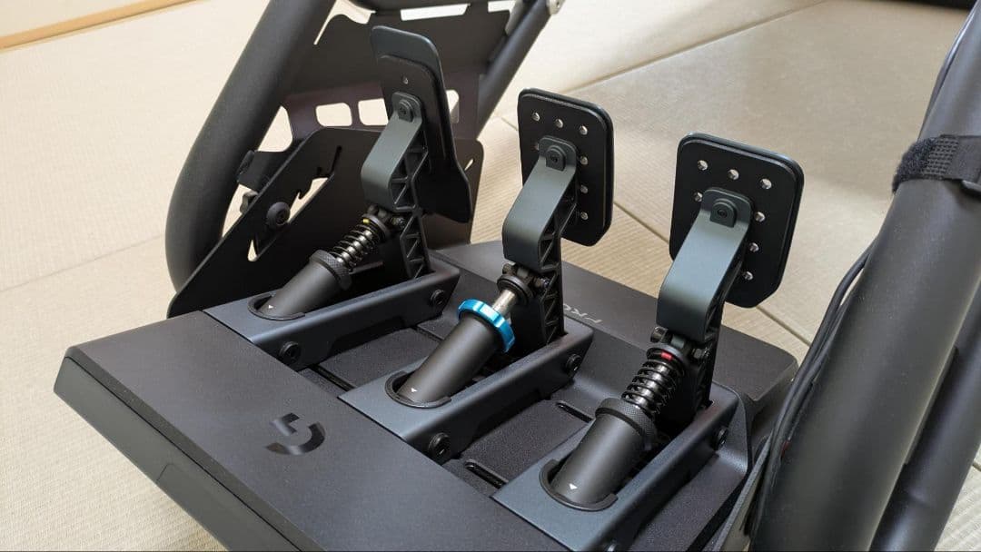 Logitech G Pro Racing ハンドル、ペダル