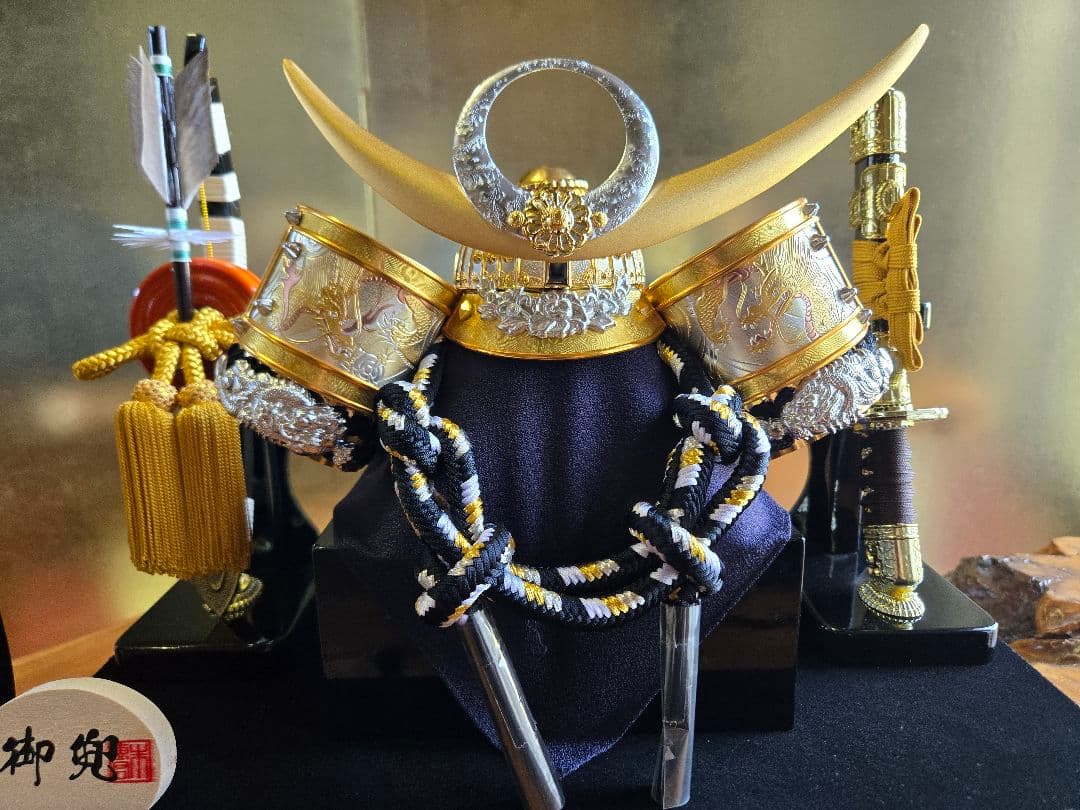 juju ☆彡【展示品限り】五月人形　兜　上杉謙信　ケース飾り　K39