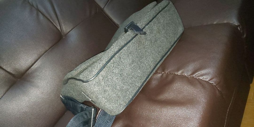 PRADA グレー メッセンジャーバッグ