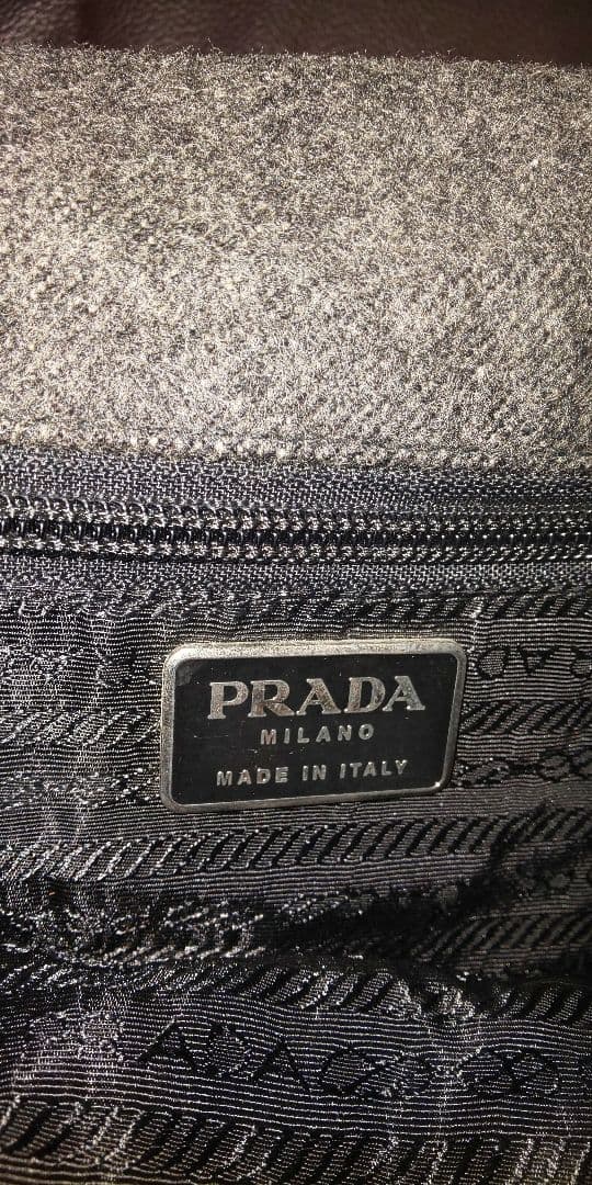 PRADA グレー メッセンジャーバッグ