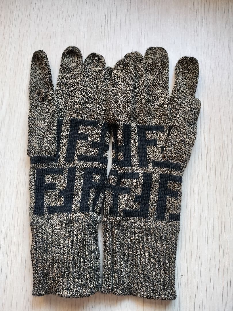 モピ様　FENDI レディース手袋