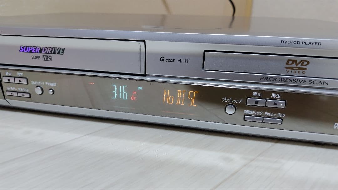 【動作品】Panasonic　DVDプレーヤー一体型ビデオ　NV-VP30