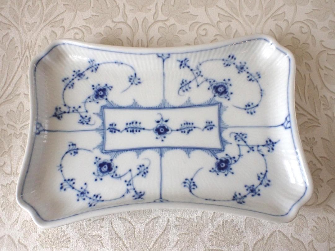 未使用・ロイヤルコペンハーゲン ブルーフルーテッド ハーフレーストレイ