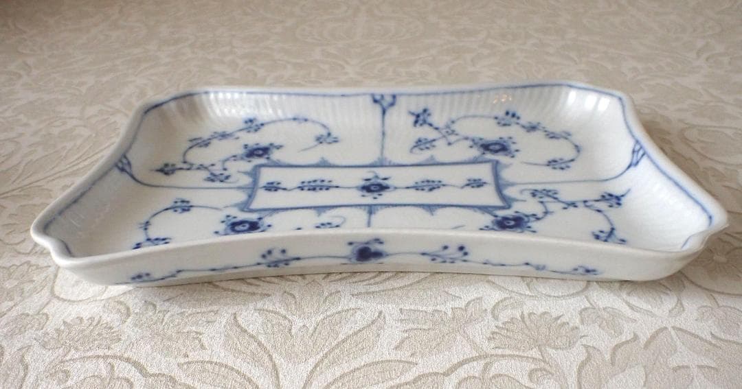 未使用・ロイヤルコペンハーゲン ブルーフルーテッド ハーフレーストレイ