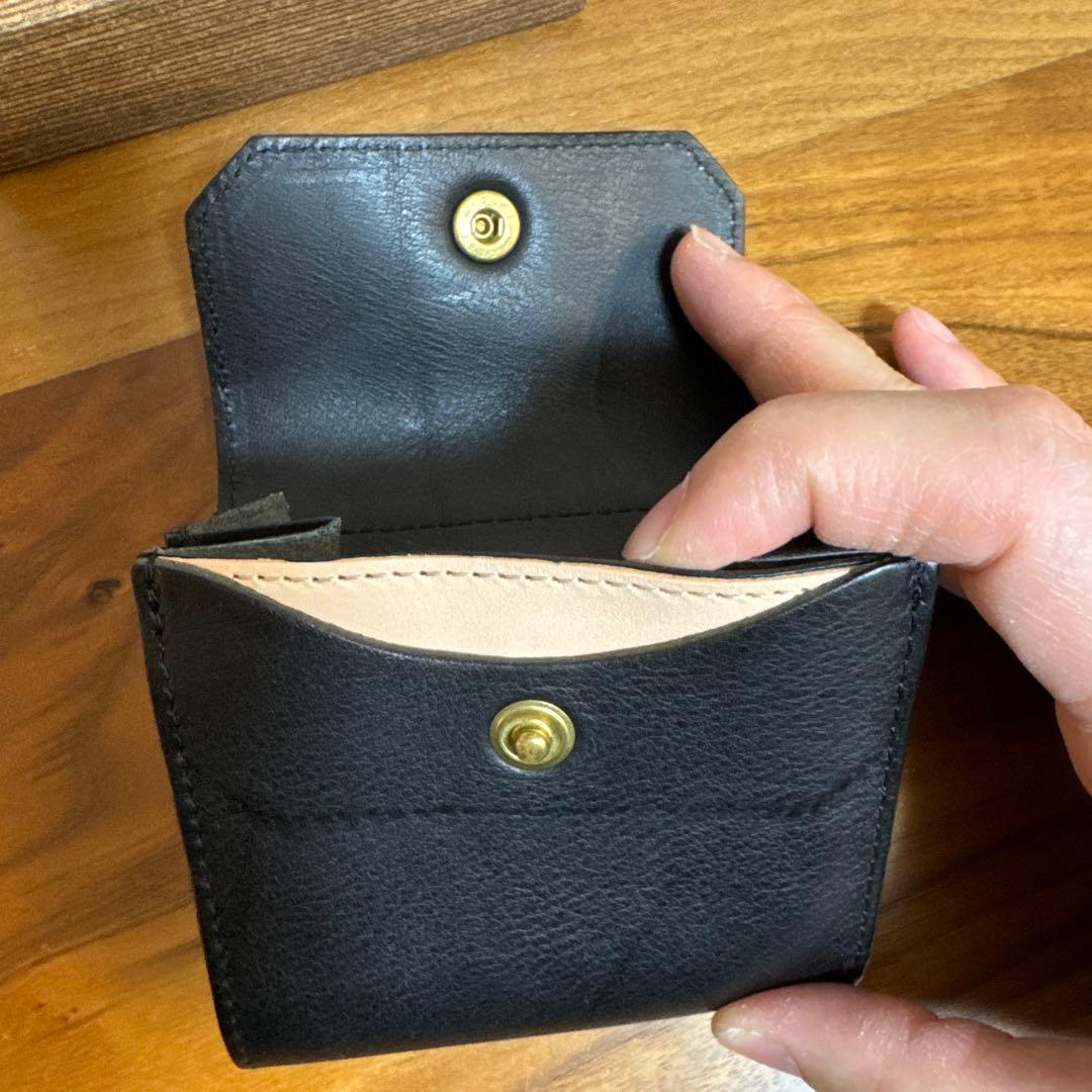 ビアベリー　黒 レザー 二つ折り財布