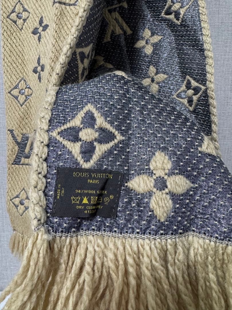 ルイヴィトン エシャルプ ロゴマニア マフラー シャイン ベージュ ×シルバー