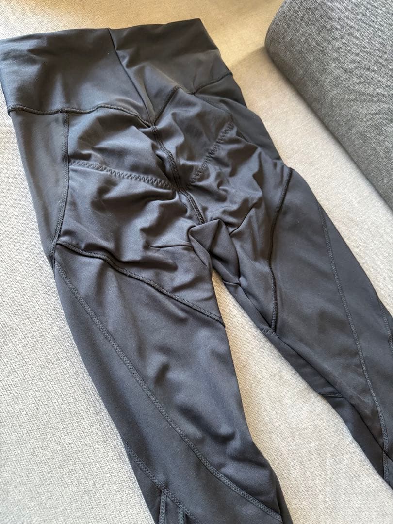 LAVA パーフェクトフォーム 着圧トップス、レギンス セット