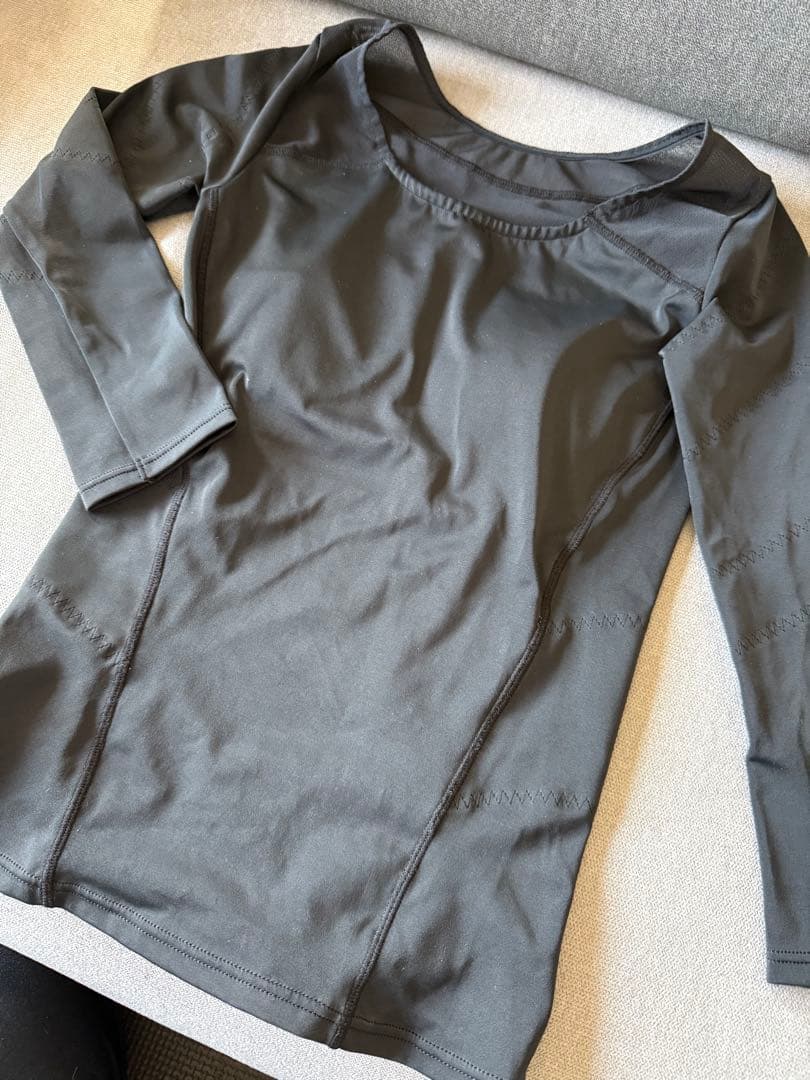 LAVA パーフェクトフォーム 着圧トップス、レギンス セット