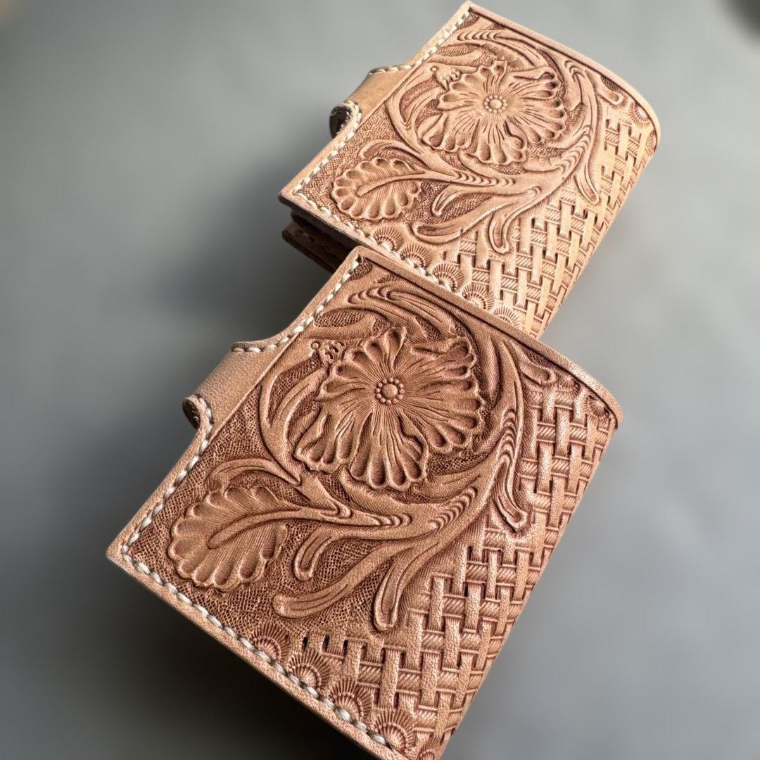 amo レザーカービングウォレット(ハーフ)