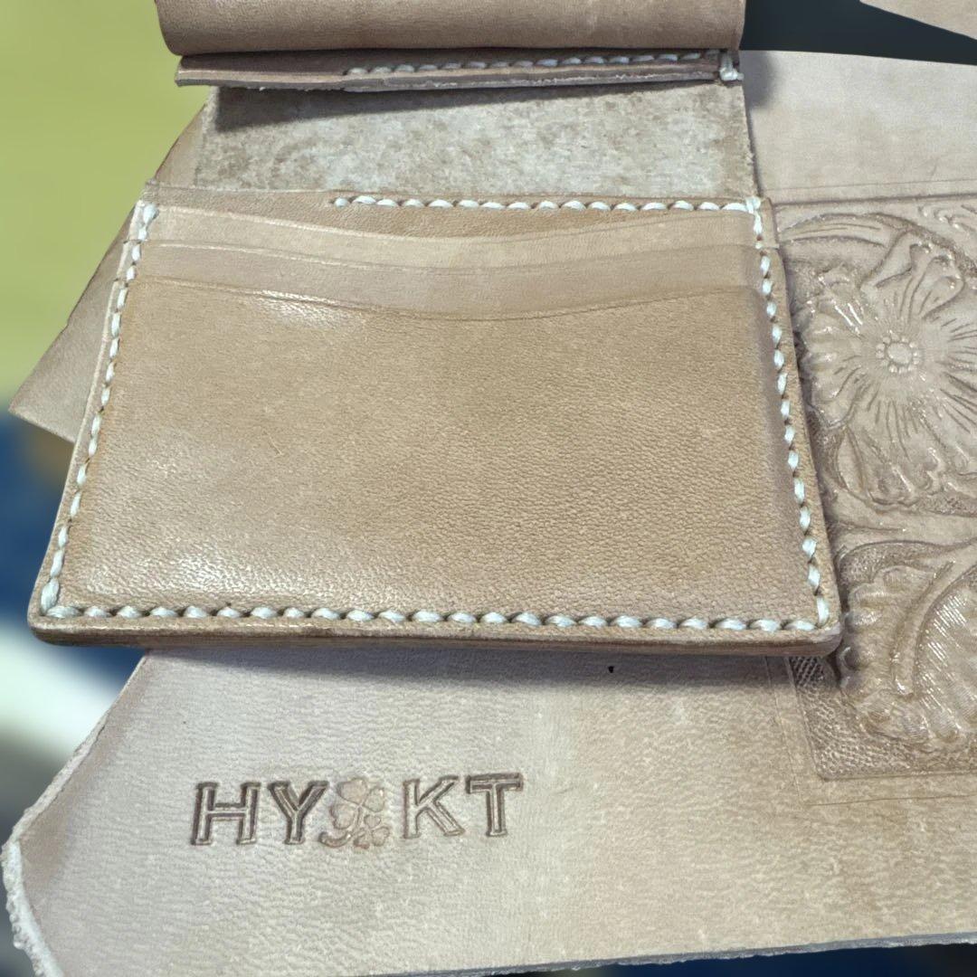 amo レザーカービングウォレット(ハーフ)