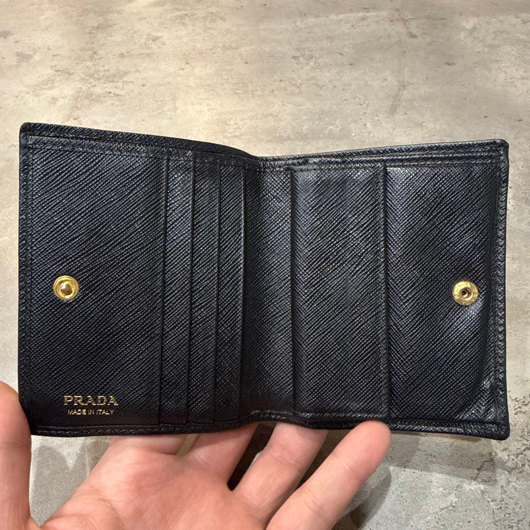 PRADA ブラックレザー 二つ折り財布