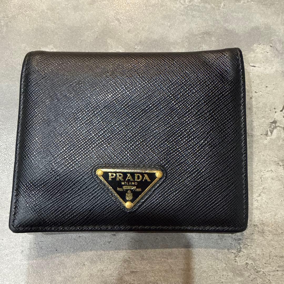 PRADA ブラックレザー 二つ折り財布