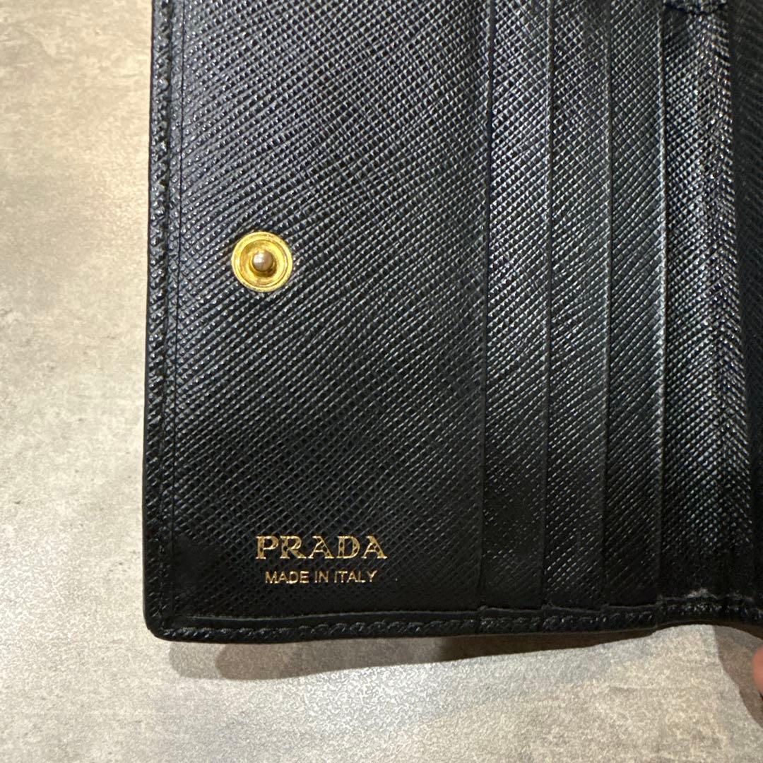 PRADA ブラックレザー 二つ折り財布