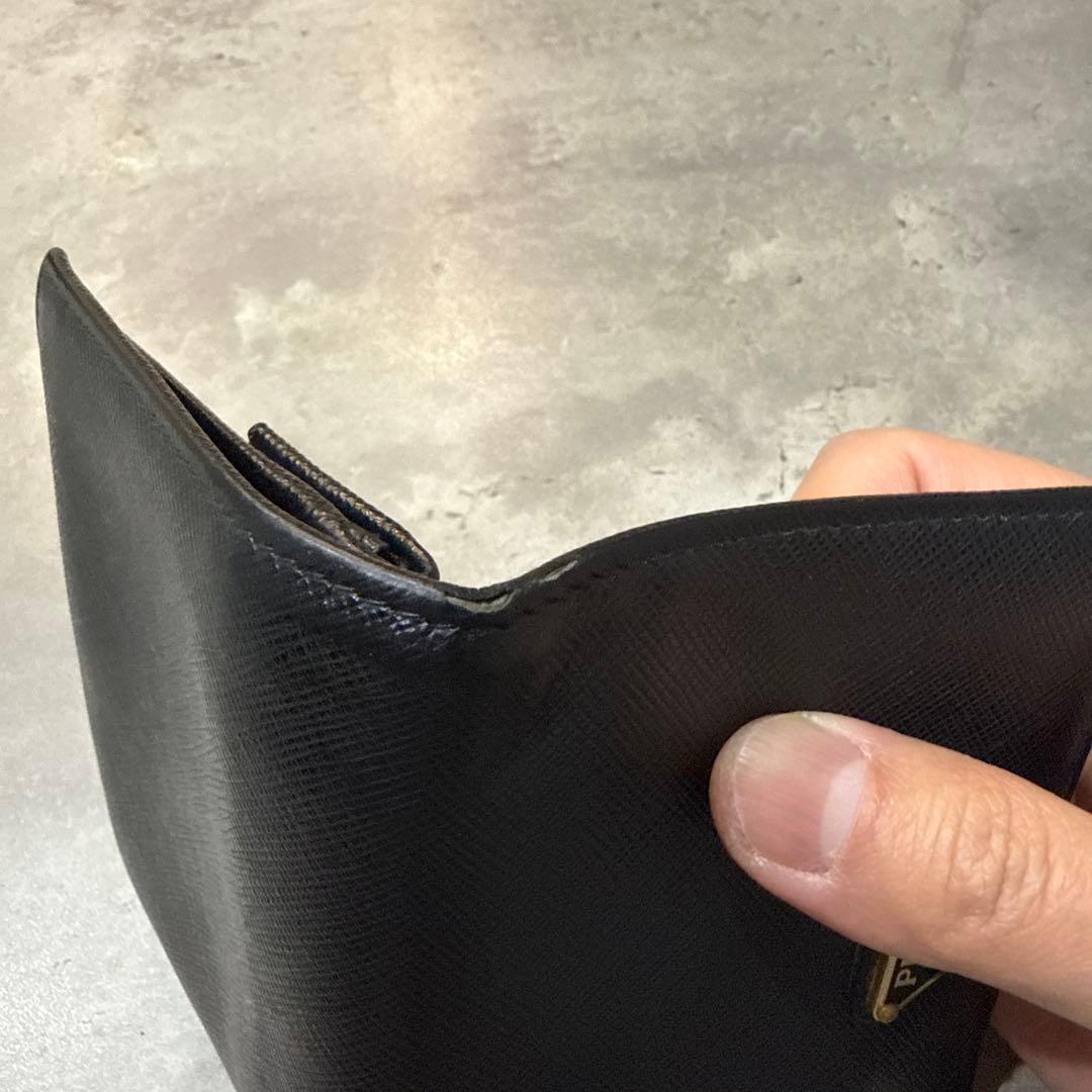 PRADA ブラックレザー 二つ折り財布