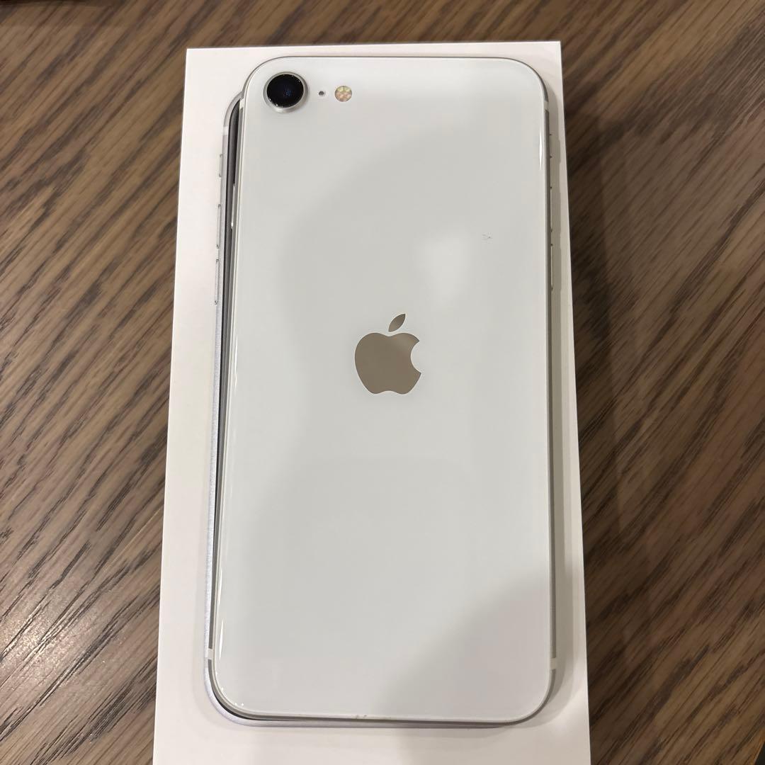 iPhone SE 第2世代　本体　ホワイト