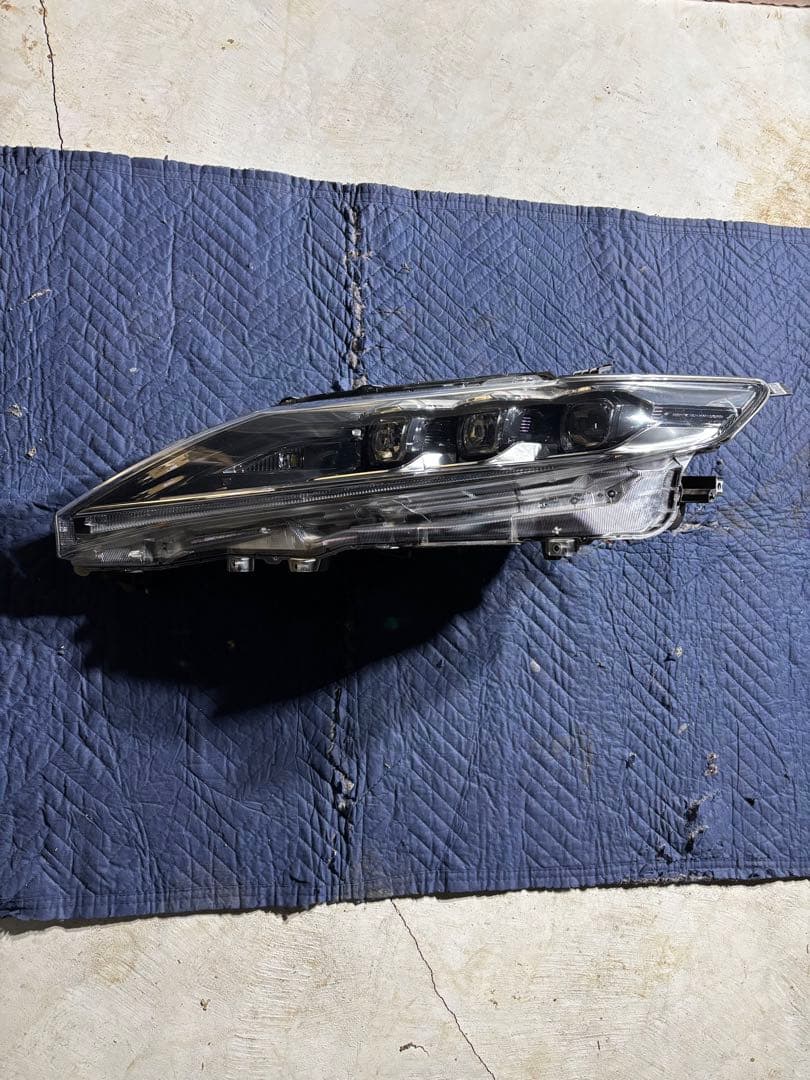 60 ハリアー　純正ヘッドライト　左側