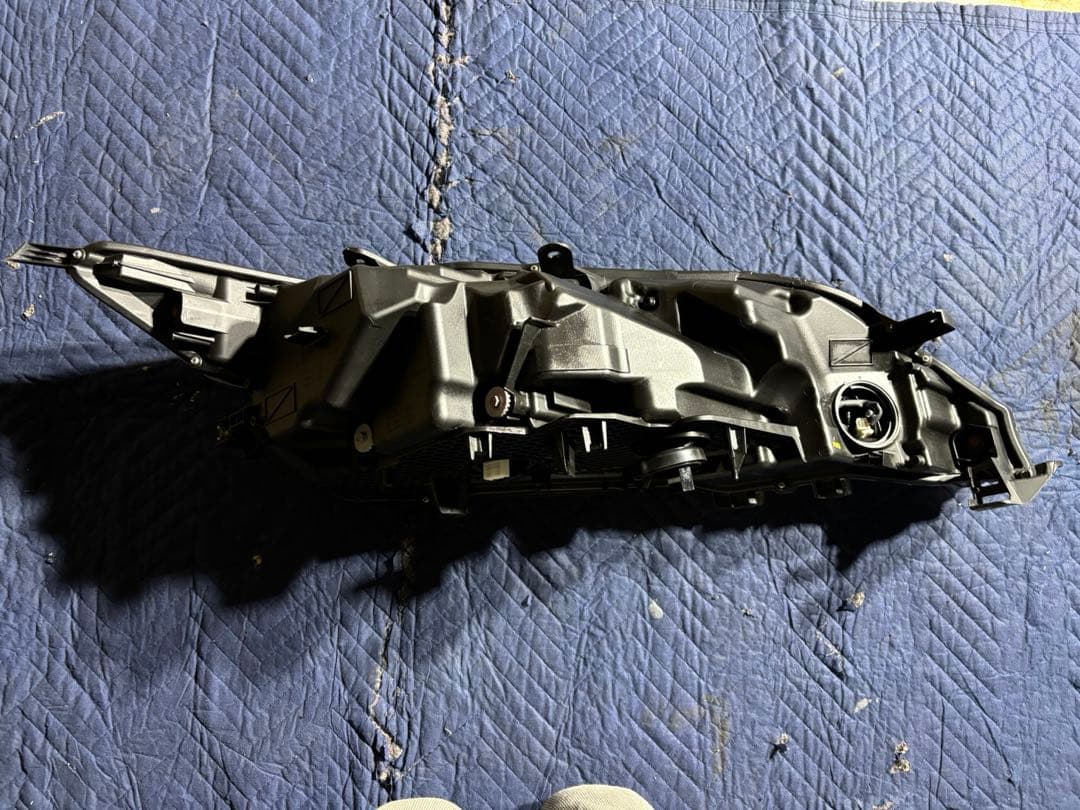 60 ハリアー　純正ヘッドライト　左側