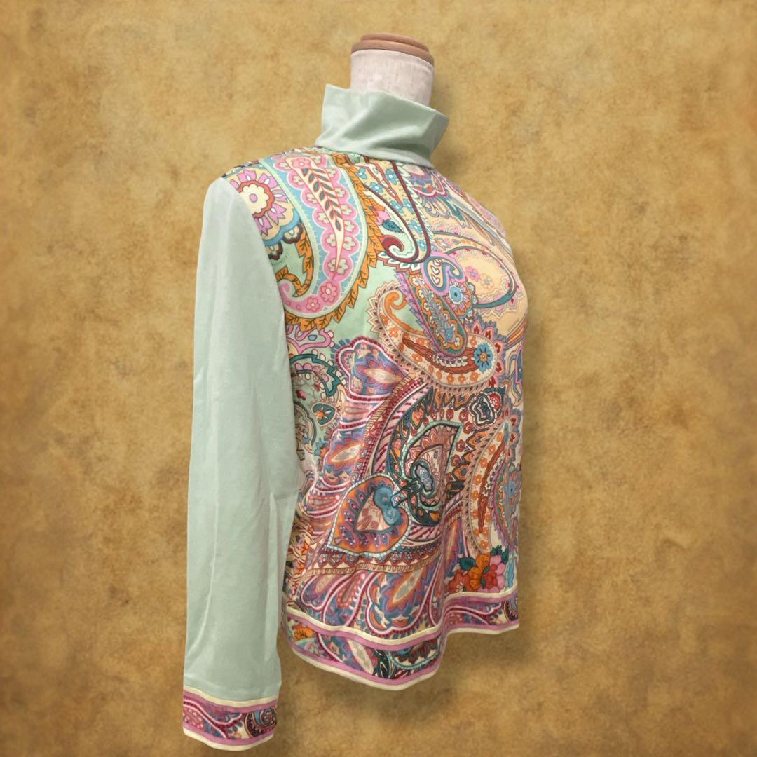 【時巡る】LEONARD カットソー ハイネック　ペイズリー柄 薄緑系　華やか