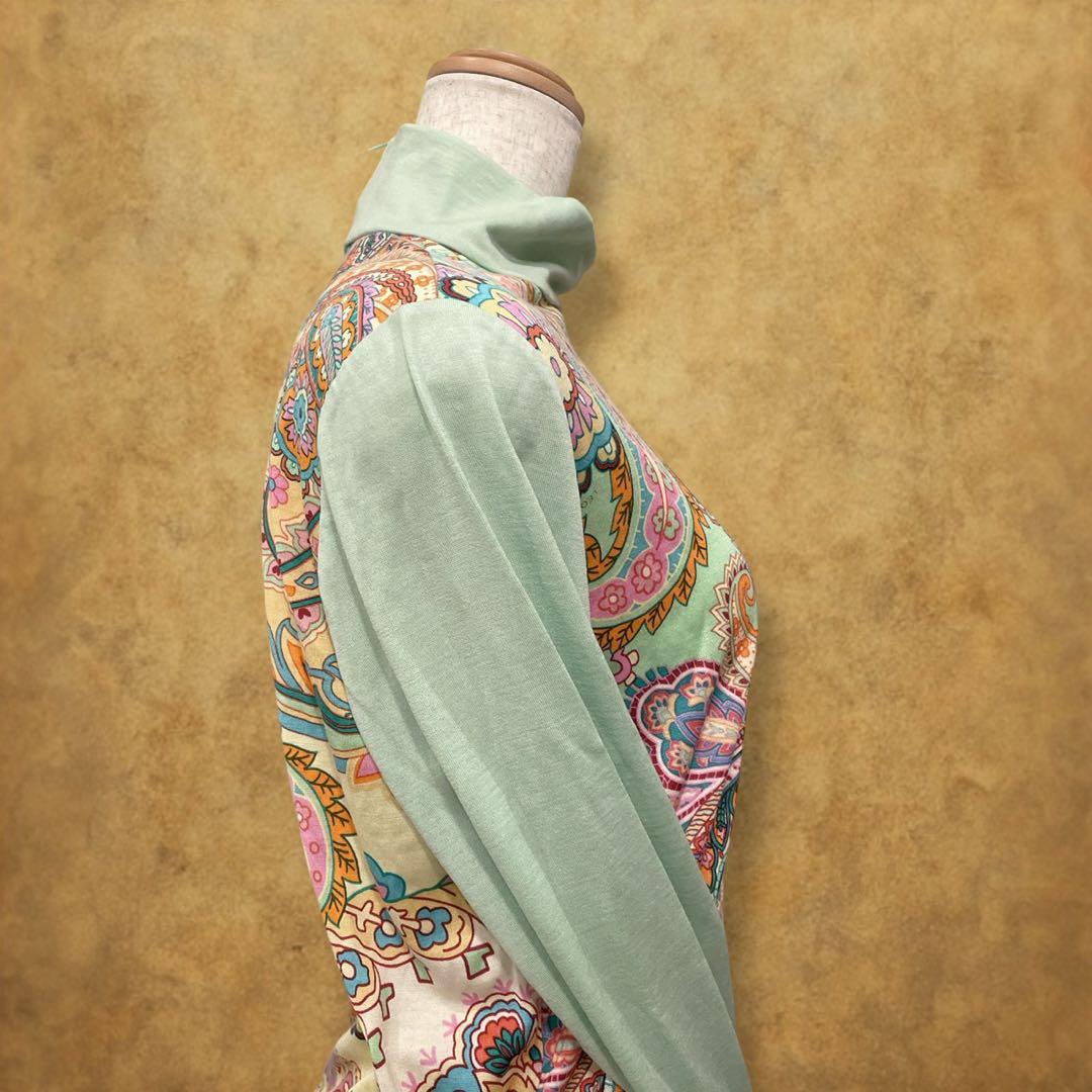 【時巡る】LEONARD カットソー ハイネック　ペイズリー柄 薄緑系　華やか