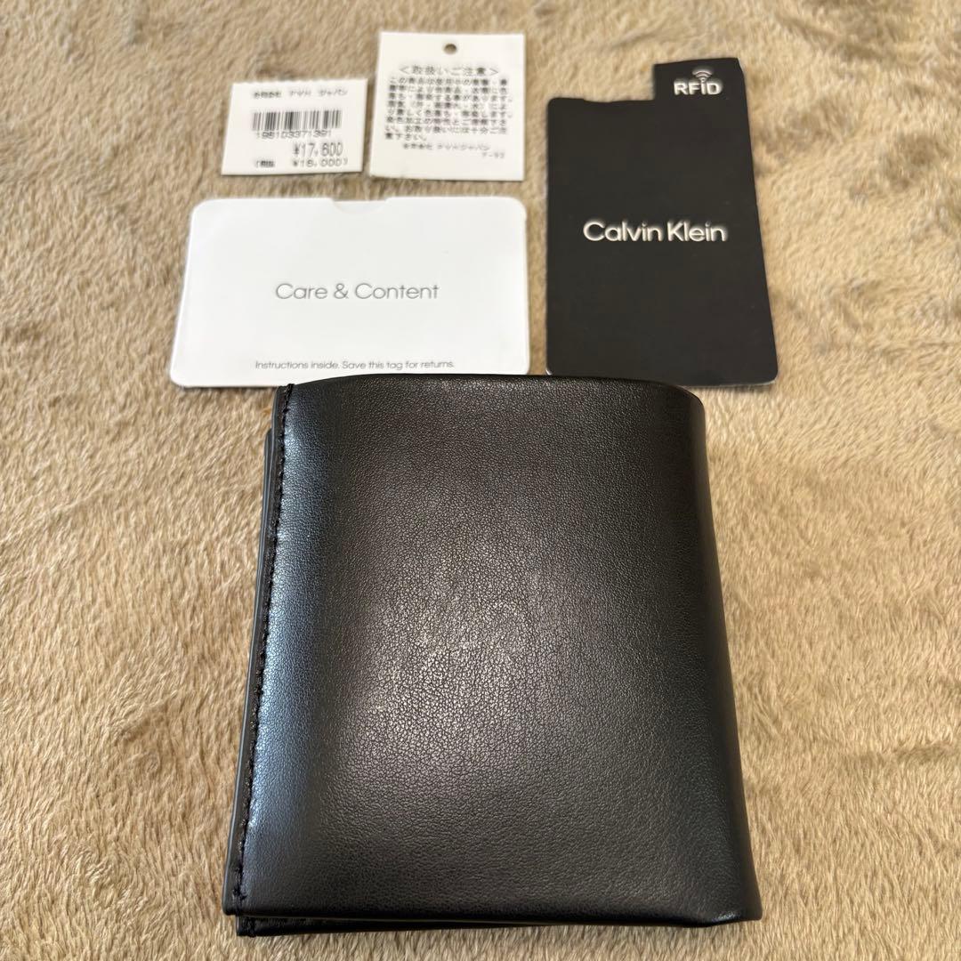 【新品】  ロゴプレート 二つ折り財布 ブラック