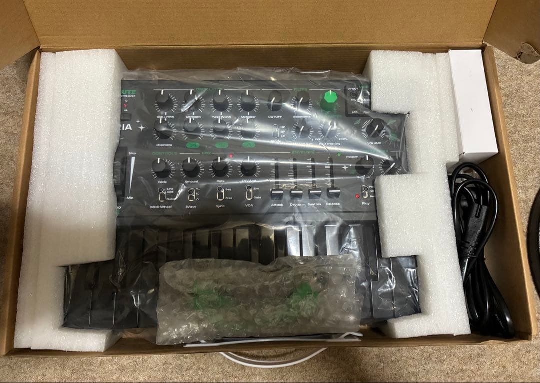 ARTURIA ( アートリア ) MicroBrute UFO