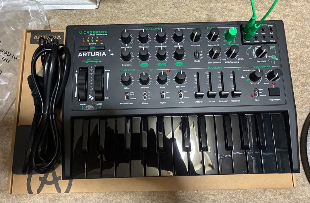 ARTURIA ( アートリア ) MicroBrute UFO