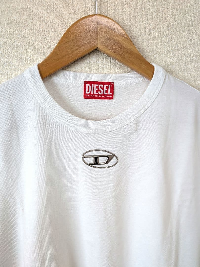 美品☆DIESEL オーバルロゴ メタルプレート ホワイトTシャツ S