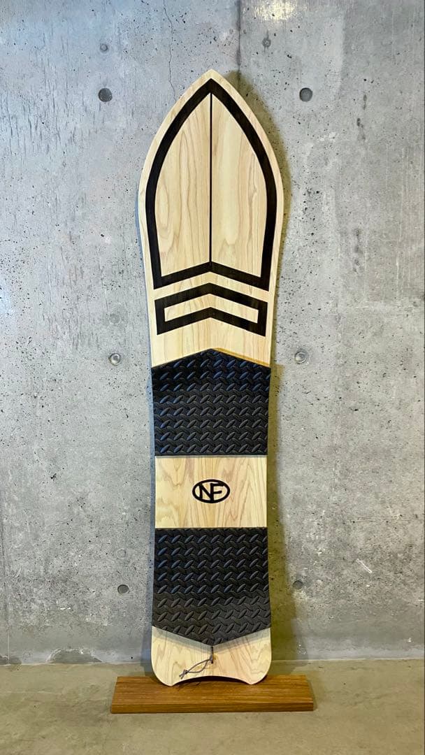 新品 NF 雪板 142cm 新雪専用 スノートイ