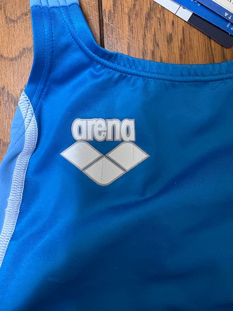 新品　アリーナ　競泳水着　Mサイズ　NUX 光沢