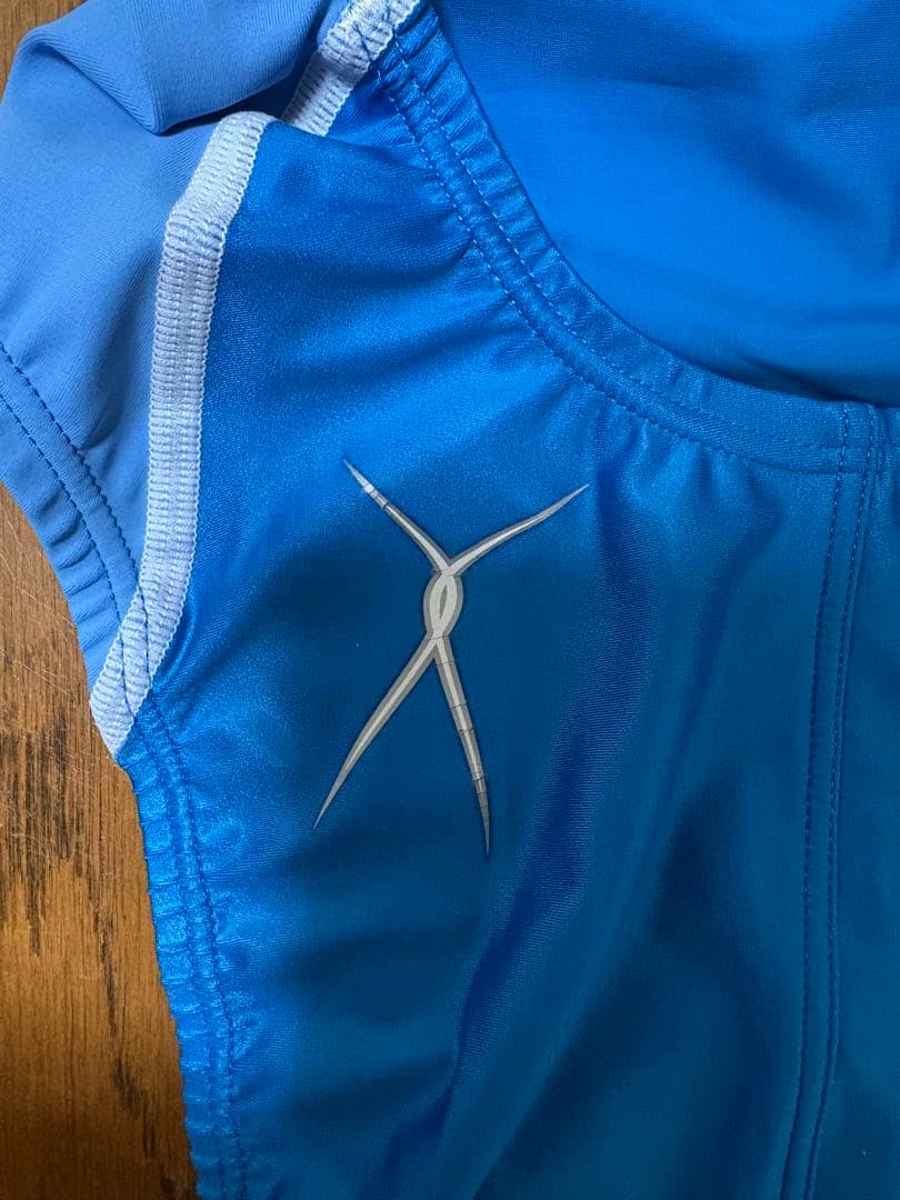 新品　アリーナ　競泳水着　Mサイズ　NUX 光沢