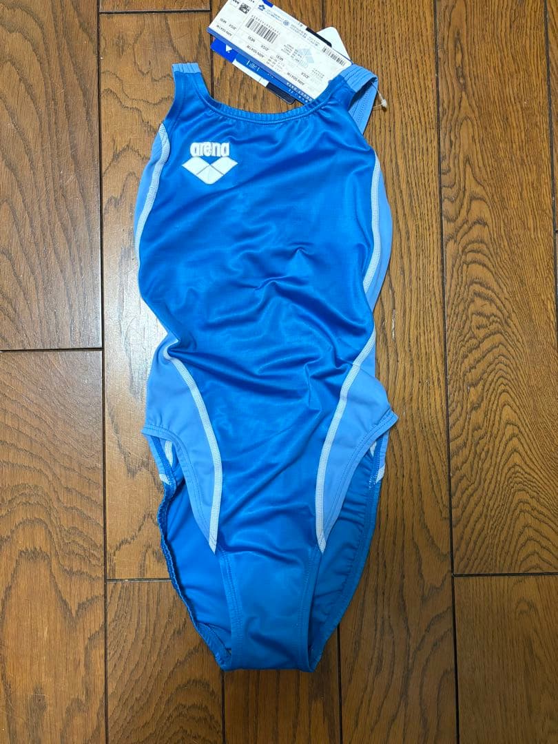 新品　アリーナ　競泳水着　Mサイズ　NUX 光沢