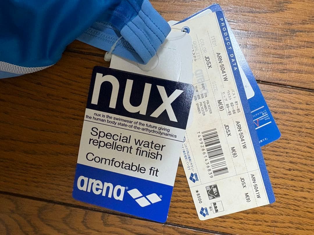 新品　アリーナ　競泳水着　Mサイズ　NUX 光沢