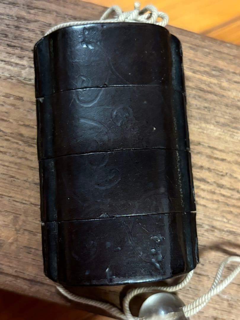 未(ひつじ)の根付け　唐草模様の入った印籠　時代あり