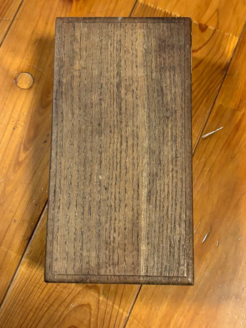 未(ひつじ)の根付け　唐草模様の入った印籠　時代あり