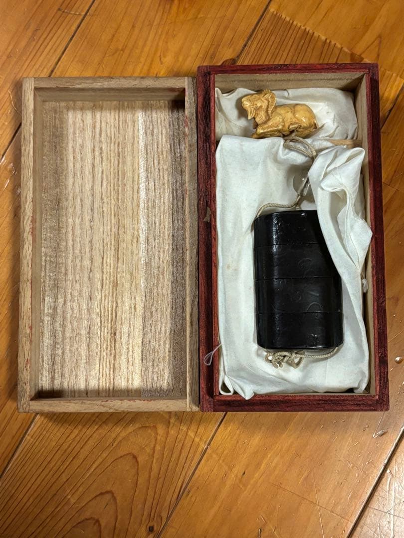 未(ひつじ)の根付け　唐草模様の入った印籠　時代あり