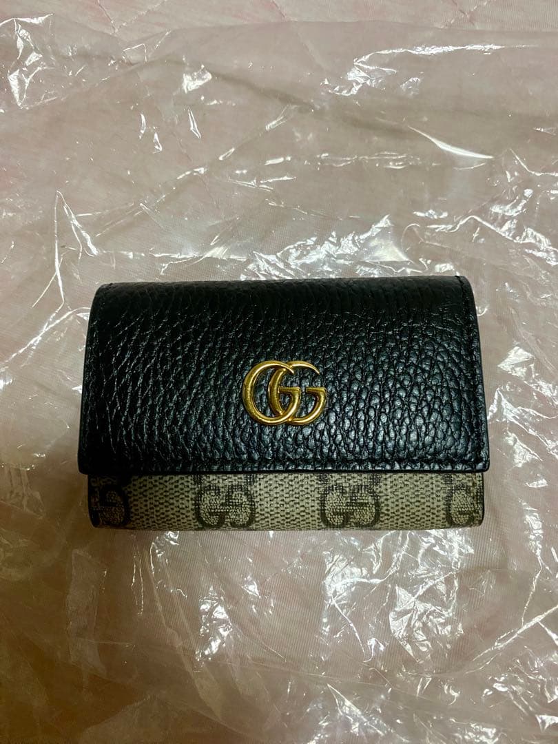 Gucci GGロゴ 二つ折りキーケース