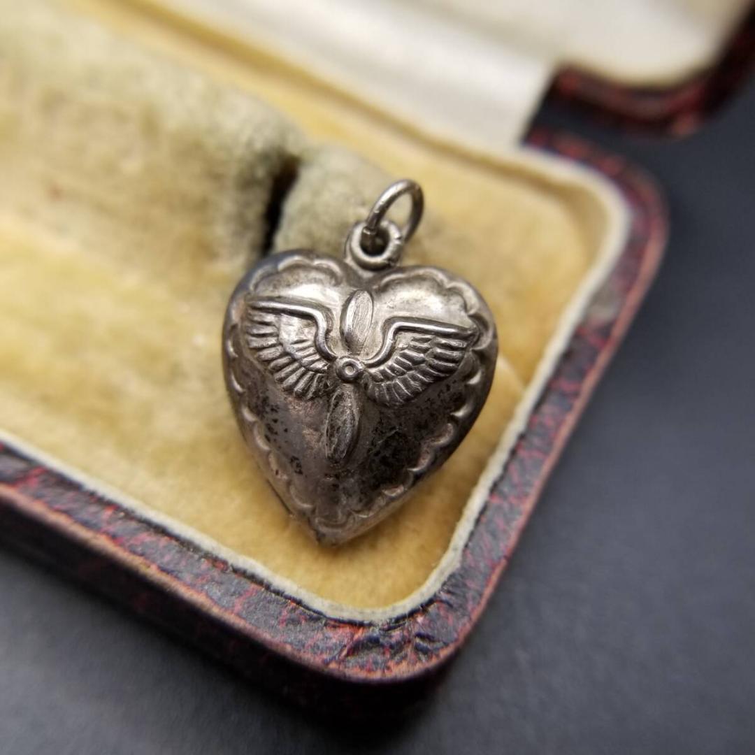 WWII期 ヴィンテージ スウィートハートジュエリー Prop & Wings