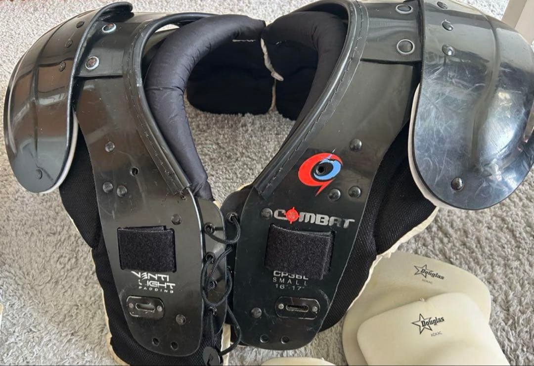 美品⭐️アメリカンフットボール用ショルダーパッド
