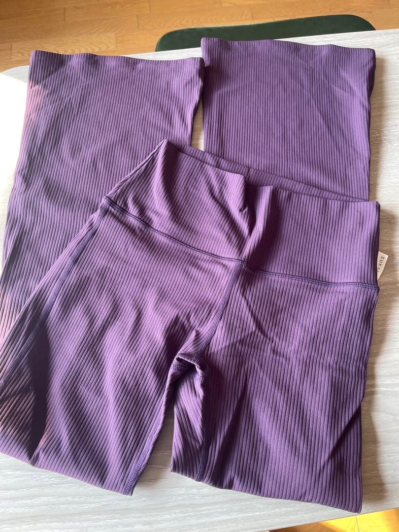 【SUKALA】ベーシッククロスロゴブラトップ、ベーシックリブフレアパンツ