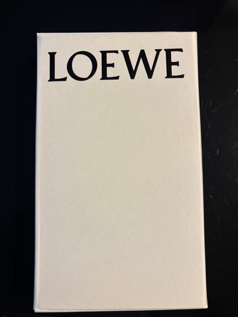 美品ロエベグリーンレザー長財布 ブラウンストラップ付き。箱、袋あり。