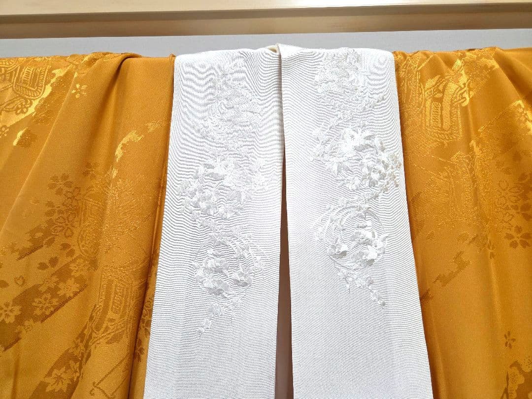 C◆着物くつろぎ 美品 振袖用襦袢 桜に御所車模様 カラシ色 正絹 襦袢 着物