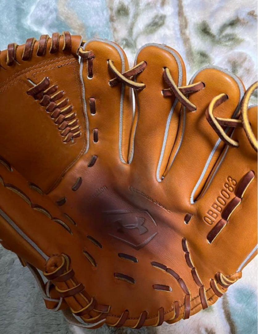 アンダーアーマー　硬式　グローブ　投手用　収納袋付き！